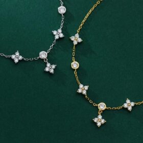 Moissanite Four-leaf Flower Pendant bracelet